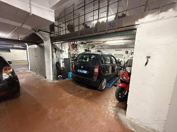Box / Garage di 40 m² a Roma
