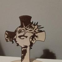 Crocifisso da tavolo in legno con volto inciso