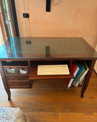 Scrivania con vano per computer in legno