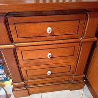 Cassettiera in legno di buona qualità