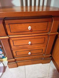 Cassettiera in legno di buona qualità