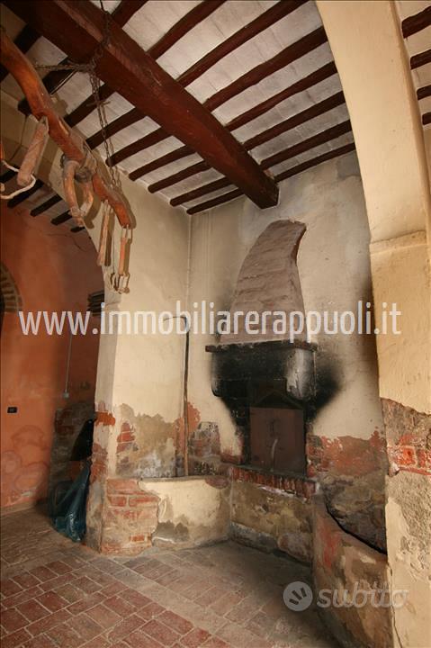 CL248 - Porzione di casale con annessi e giardino - Vista 3