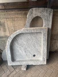 Piatto doccia e piano lavandino bagno