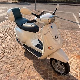 Vespa 150 ET4 Bianca