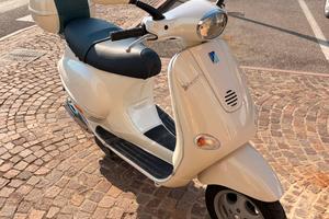 Vespa 150 ET4 Bianca