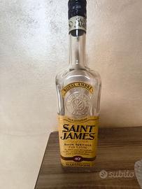 Bottiglia rum vuota
