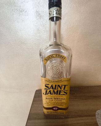 Bottiglia rum vuota