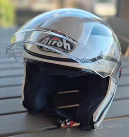 Casco Airoh tipo Jet.