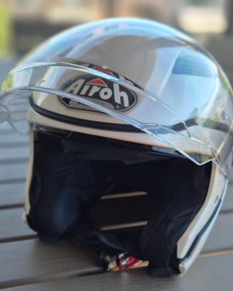 Casco Airoh tipo Jet.