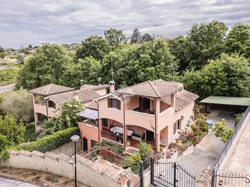 VILLA SINGOLA A BRACCIANO