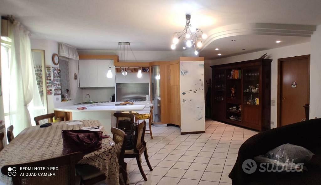 Immobile in asta di 182 m² con 4 locali e box auto