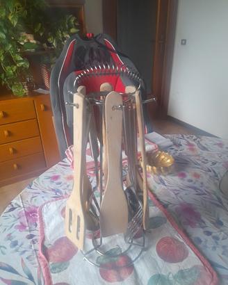 porta mestoli e cucchiai in legno. 