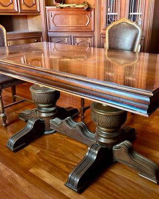 Tavolo classico in legno con 6 sedie coordinate
