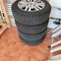 4 gomme su cerchi in lega invernali