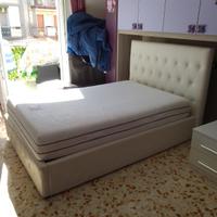 letto una piazza e mezza + due divani 