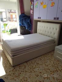 letto una piazza e mezza + due divani 