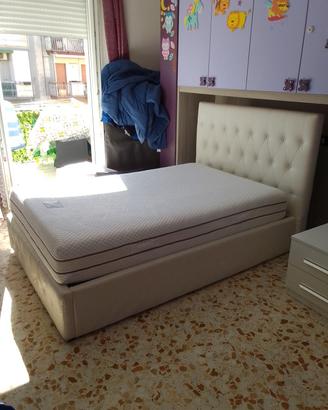 letto una piazza e mezza + due divani 