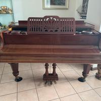 Pianoforte viennese a 3 quarti di coda antico.