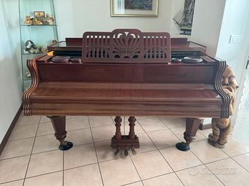 Pianoforte viennese a 3 quarti di coda antico.