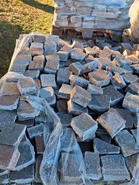 Sampietrini (o sanpietrini) + cordoli