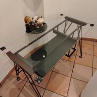 Scrivania in vetro e metallo