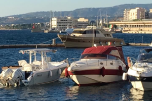 Barca cabintata 9.20m X 3m 450 cv totali