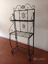 Etager in ferro battuto per esterno.