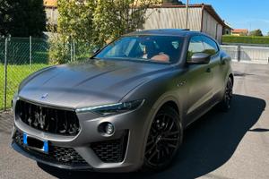 Maserati levante GranSport 250cv grigio vulcano