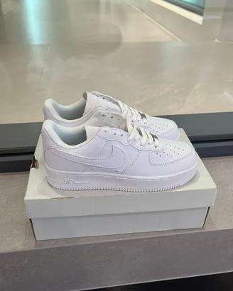 Nike Air Force 1 n.38 Nuove !!