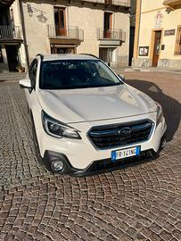 Subaru Outback 2500 benzina piu gpl di serie