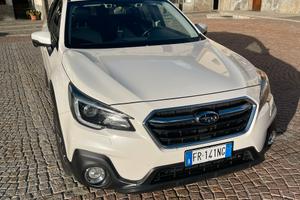 Subaru Outback 2500 benzina piu gpl di serie