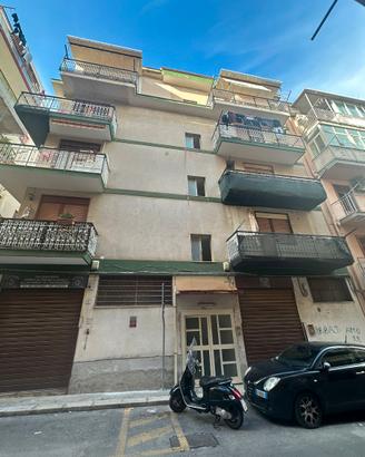 Ampio 5 vani - zona arenella / vergine maria / acq
