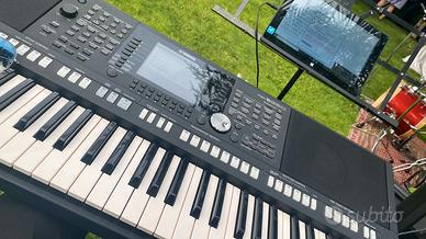 Yamaha psr s 950
