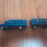 A Modellini Camion 6 euro l'uno