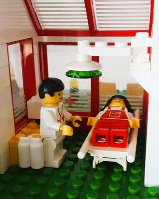 LEGO 6380 Emergency Treatment Center