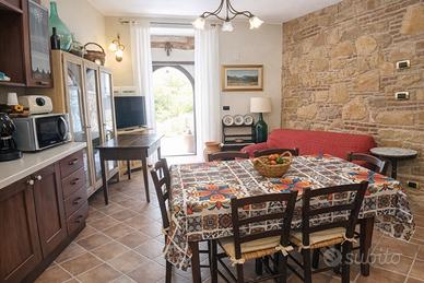 Caratteristico palazzo pronto all'uso