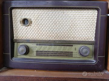Radio d'epoca Magnadine FM AM onde Corte