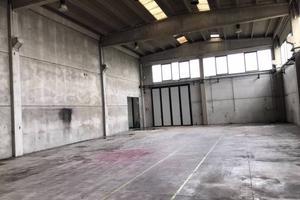 Immobile di 1200 m² con 2 locali a Montebello Vice
