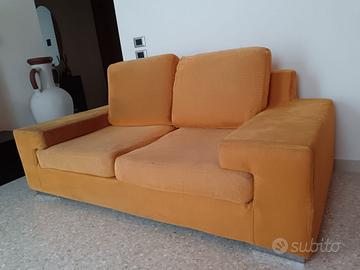 Divano in tessuto