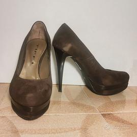Scarpa con tacco in camoscio marrone