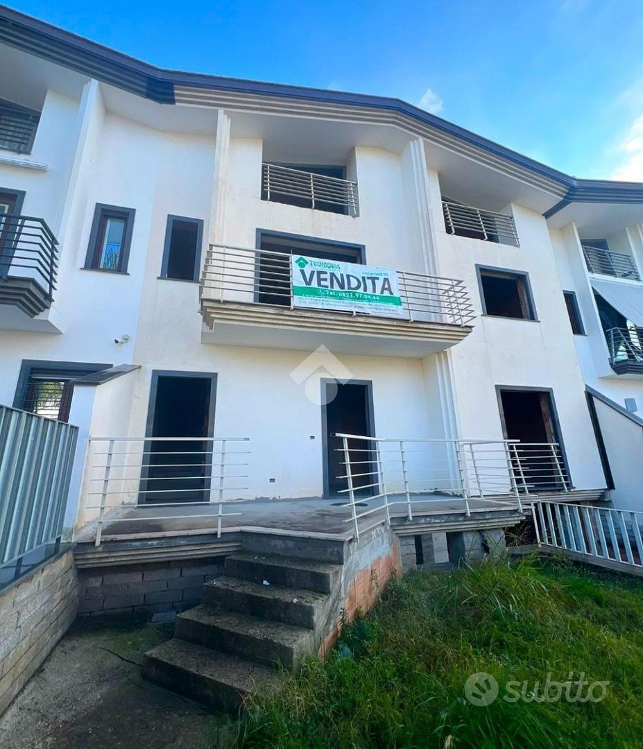 VILLA A SCHIERA A MONDRAGONE - View 3