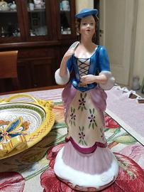 statuina in porcellana 