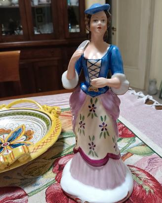 statuina in porcellana 