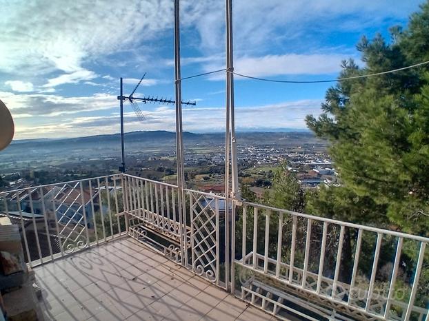 Attico con balcone panoramico