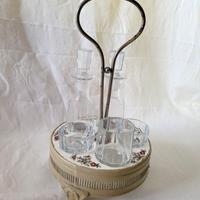 Cestino oliera vintage con vasetti in vetro