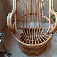 sedia girevole in vimini 