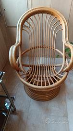 sedia girevole in vimini 