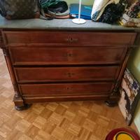 Cassettiera antica con marmo