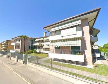 Appartamento di 97 m² con 4 locali e box auto a Pi