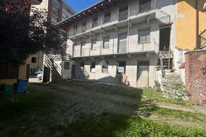 CASA SEMINDIPENDENTE A FAVRIA